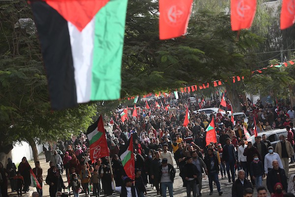  أنصار الجبهة الشعبية لتحرير فلسطين يشاركون في مسيرة بمناسبة الذكرى 54 لتأسيسها في مدينة غزة