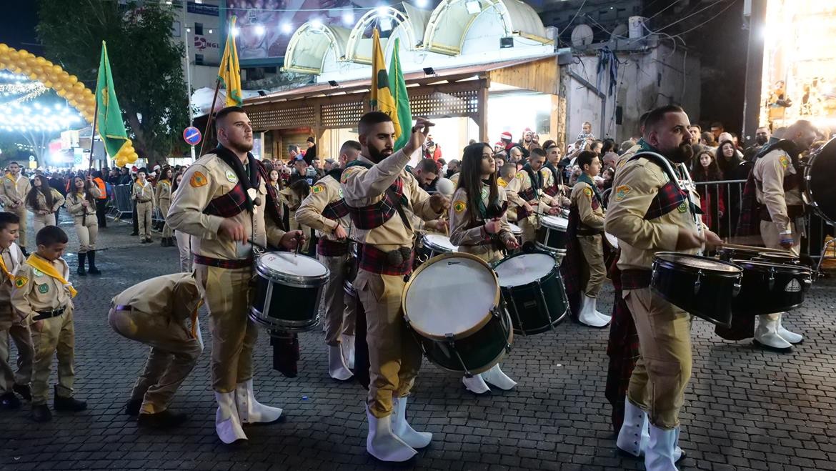 مسيرة في الناصرة احتفالا بعيد الميلاد المجيد.تصوير - وفا 