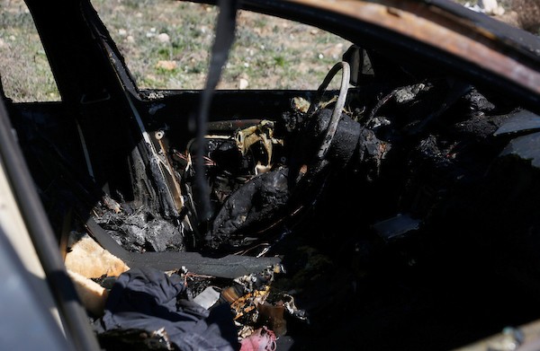 إحراق مركبة متضامين في بورين جنوب مدينة نابلس 