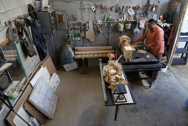 رحلة علاج علاء من السرطان لم توقفه عن ممارسة هوايته في صناعة المجسمات الخشبية 6