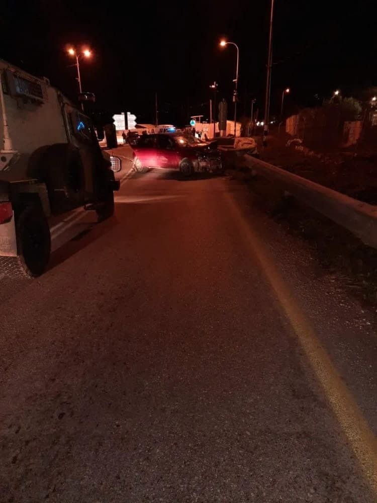 صور من مكان عملية الدهس التي أسفرت عن إصابة جندي شمال غرب رام الله
