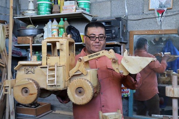 رحلة علاج علاء من السرطان لم توقفه عن ممارسة هوايته في صناعة المجسمات الخشبية            13