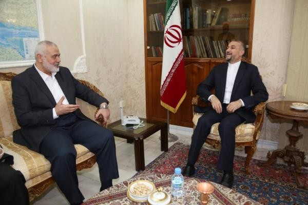 هنية ووفد من قيادة حماس يلتقون وزير الخارجية الإيراني في الدوحة