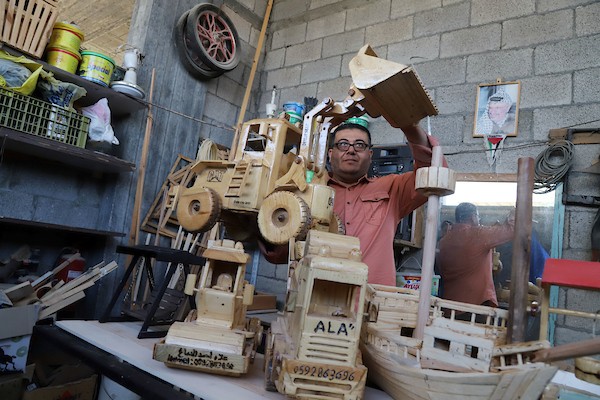رحلة علاج علاء من السرطان لم توقفه عن ممارسة هوايته في صناعة المجسمات الخشبية 15