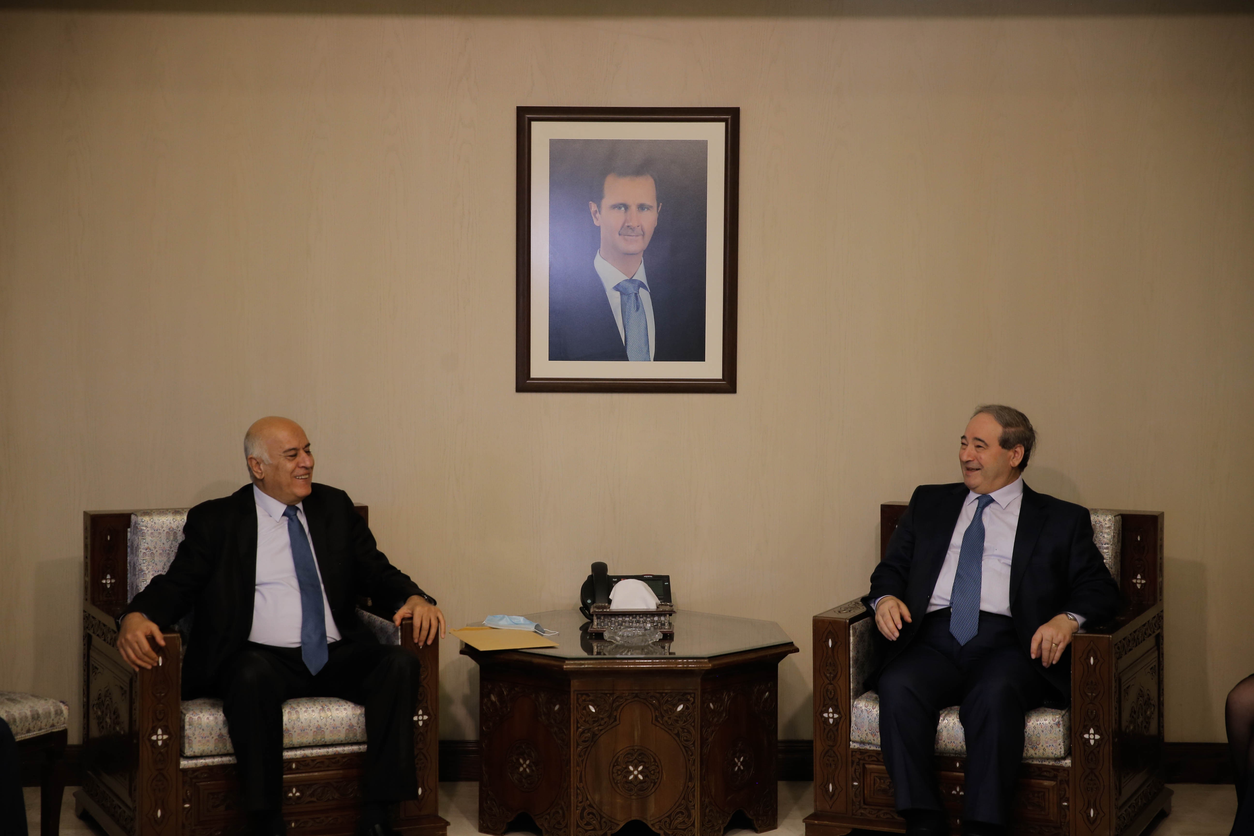 وفد اللجنة المركزية لحركة فتح يسلم وزير الخارجية السوري رسالة من الرئيس محمود عباس للرئيس الأسد