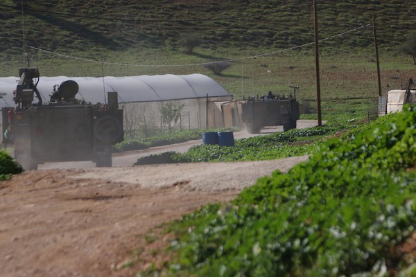 قوات اسرائيلية تشارك في تدريبات عسكرية في قرية فروش بيت دجن جنوب مدينة نابلس 