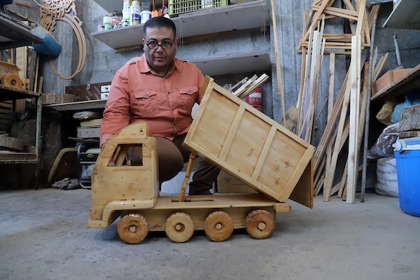 رحلة علاج علاء من السرطان لم توقفه عن ممارسة هوايته في صناعة المجسمات الخشبية 16