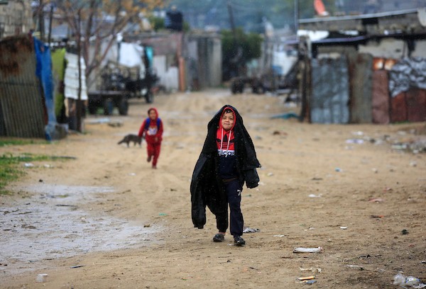    معاناة الفلسطينيين من سكان مخيم النهر البارد في خانيونس خلال فصل الشتاء