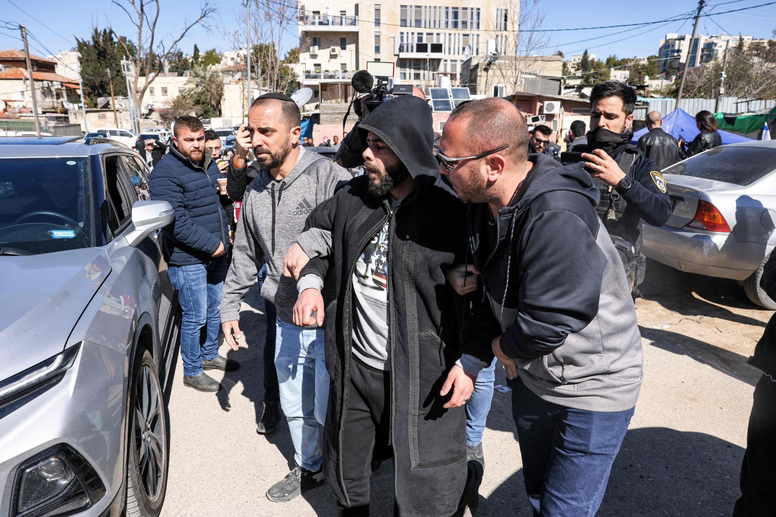 من الأحداث الجارية في الشيخ جراح واعتقال شاب فلسطيني ومستوطن من المكان .. تصوير .. الفرنسية 2