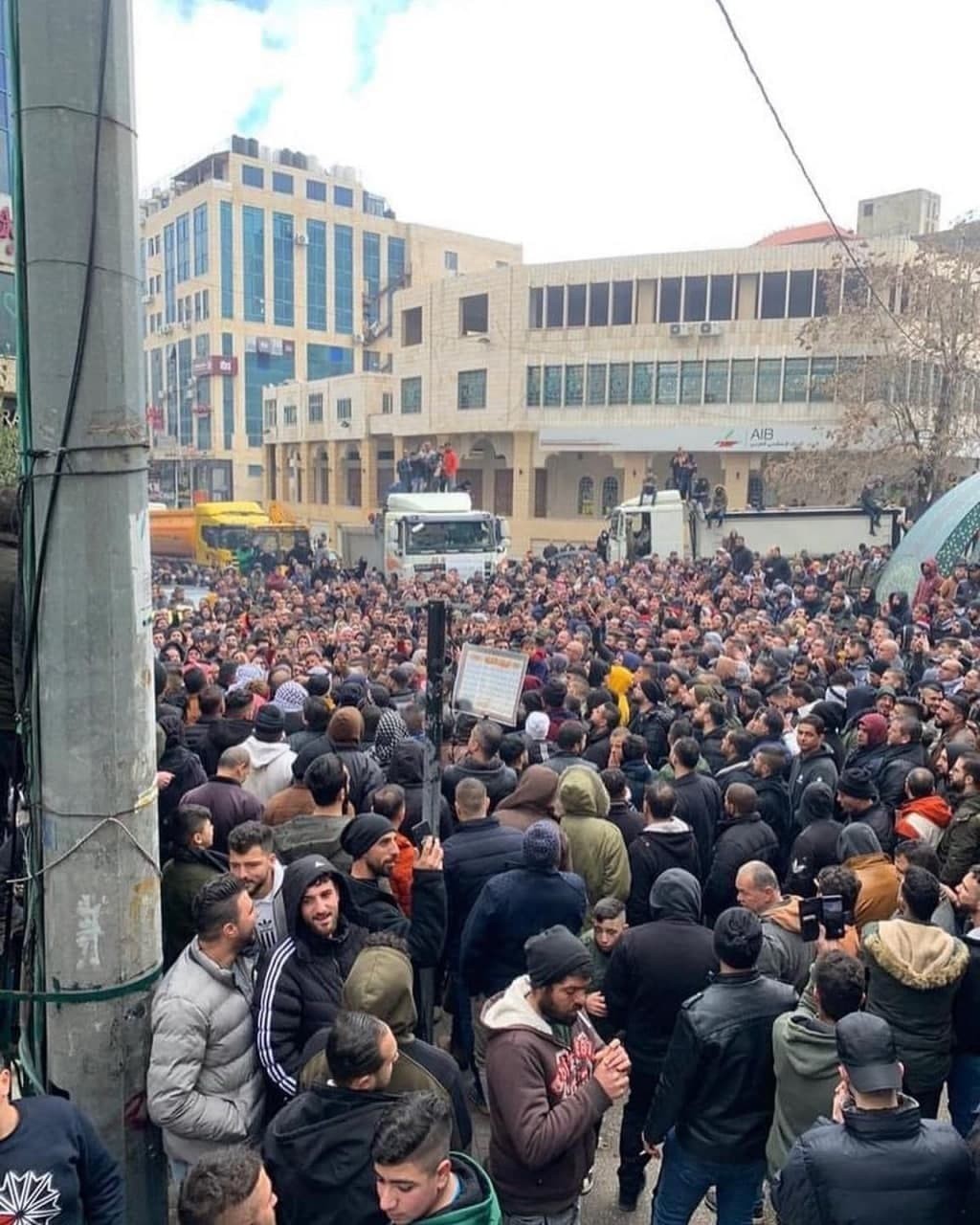 تظاهرة حاشدة وسط مدينة الخليل احتجاجا على الغلاء ورفع الأسعار