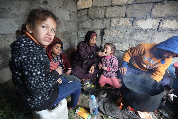    معاناة الفلسطينيين من سكان مخيم النهر البارد في خانيونس خلال فصل الشتاء