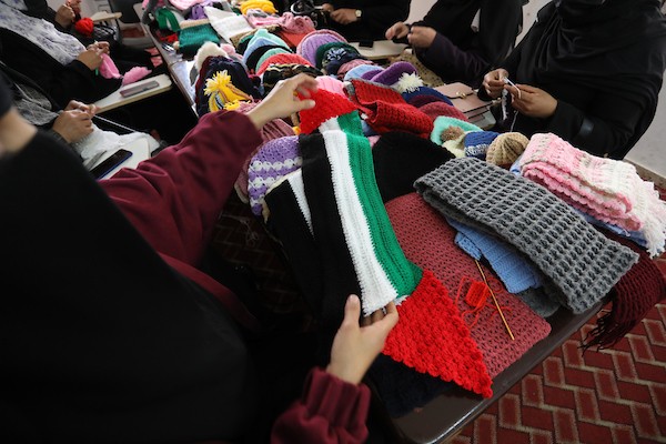 مبادرة فلسطينية لتوزيع الملابس الصوفية على الفقراء في فصل الشتاء 5