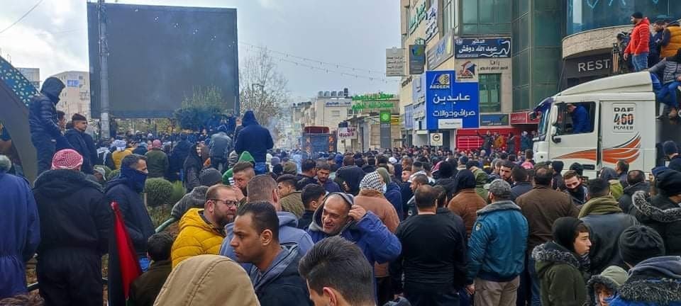 تظاهرة حاشدة وسط مدينة الخليل احتجاجا على الغلاء ورفع الأسعار 2