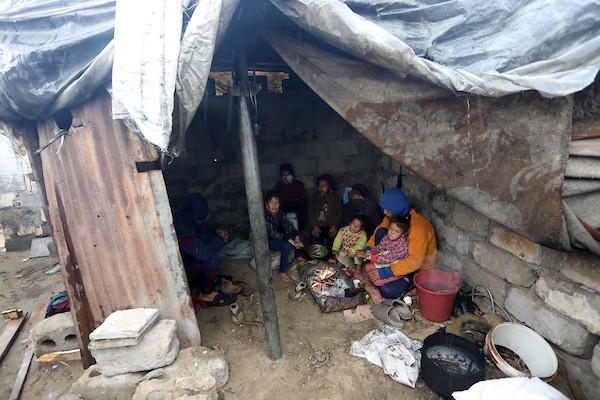    معاناة الفلسطينيين من سكان مخيم النهر البارد في خانيونس خلال فصل الشتاء