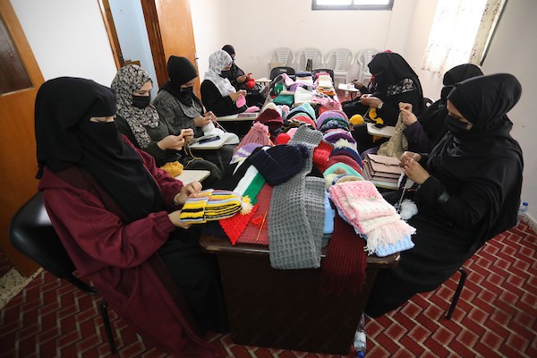 مبادرة فلسطينية لتوزيع الملابس الصوفية على الفقراء في فصل الشتاء (2)