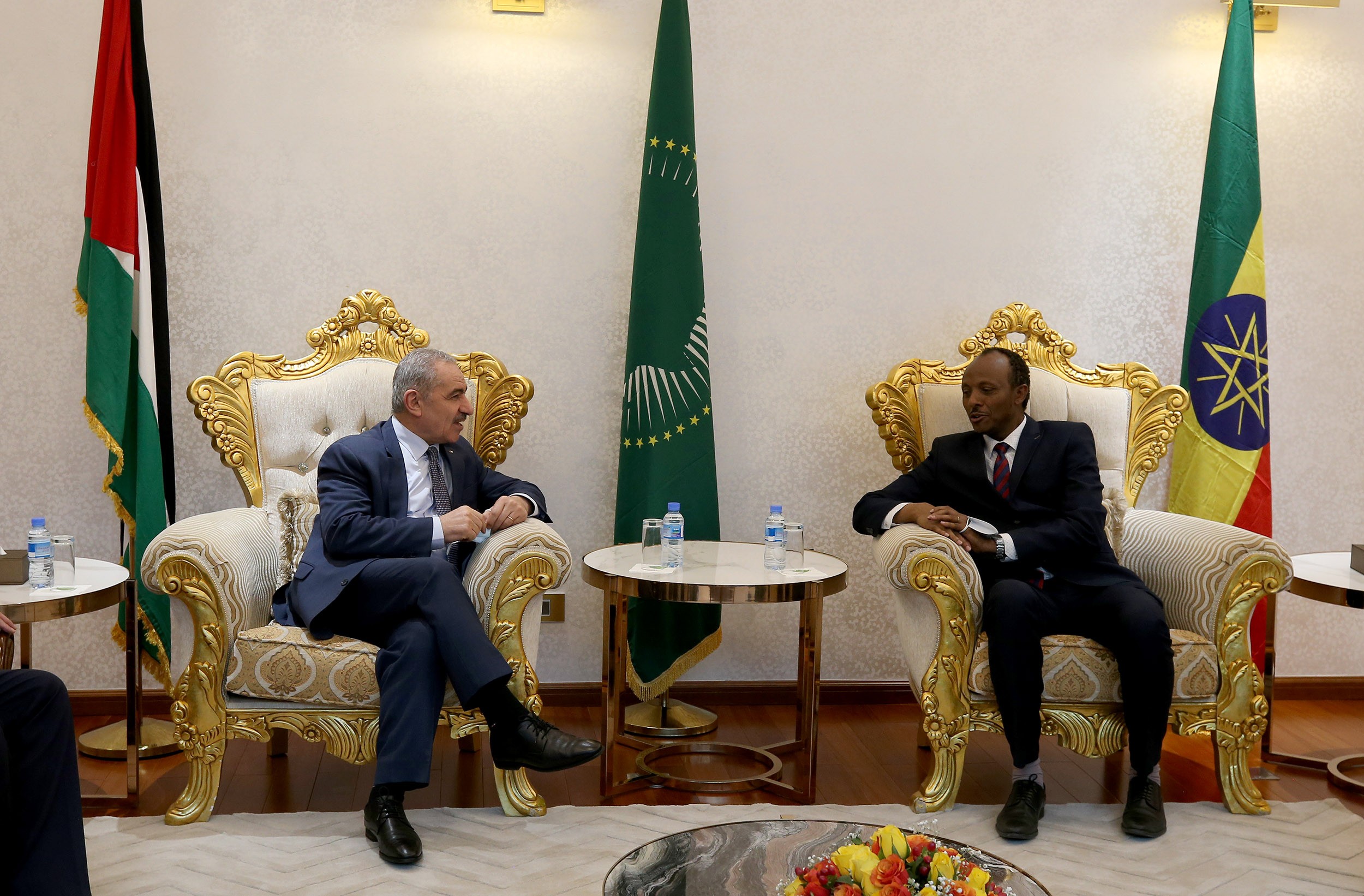 اشتية يصل أديس أبابا للمشاركة في قمة الاتحاد الأفريقي