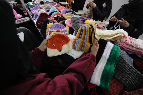 مبادرة فلسطينية لتوزيع الملابس الصوفية على الفقراء في فصل الشتاء (3)