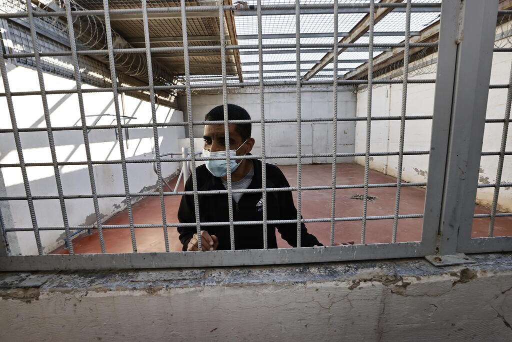 صور حديثة تنشر من سجون الاحتلال