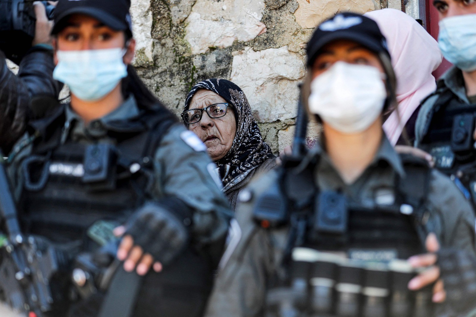 من الأحداث الجارية في الشيخ جراح واعتقال شاب فلسطيني ومستوطن من المكان .. تصوير .. الفرنسية