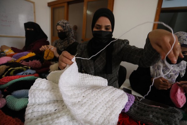 مبادرة فلسطينية لتوزيع الملابس الصوفية على الفقراء في فصل الشتاء 9