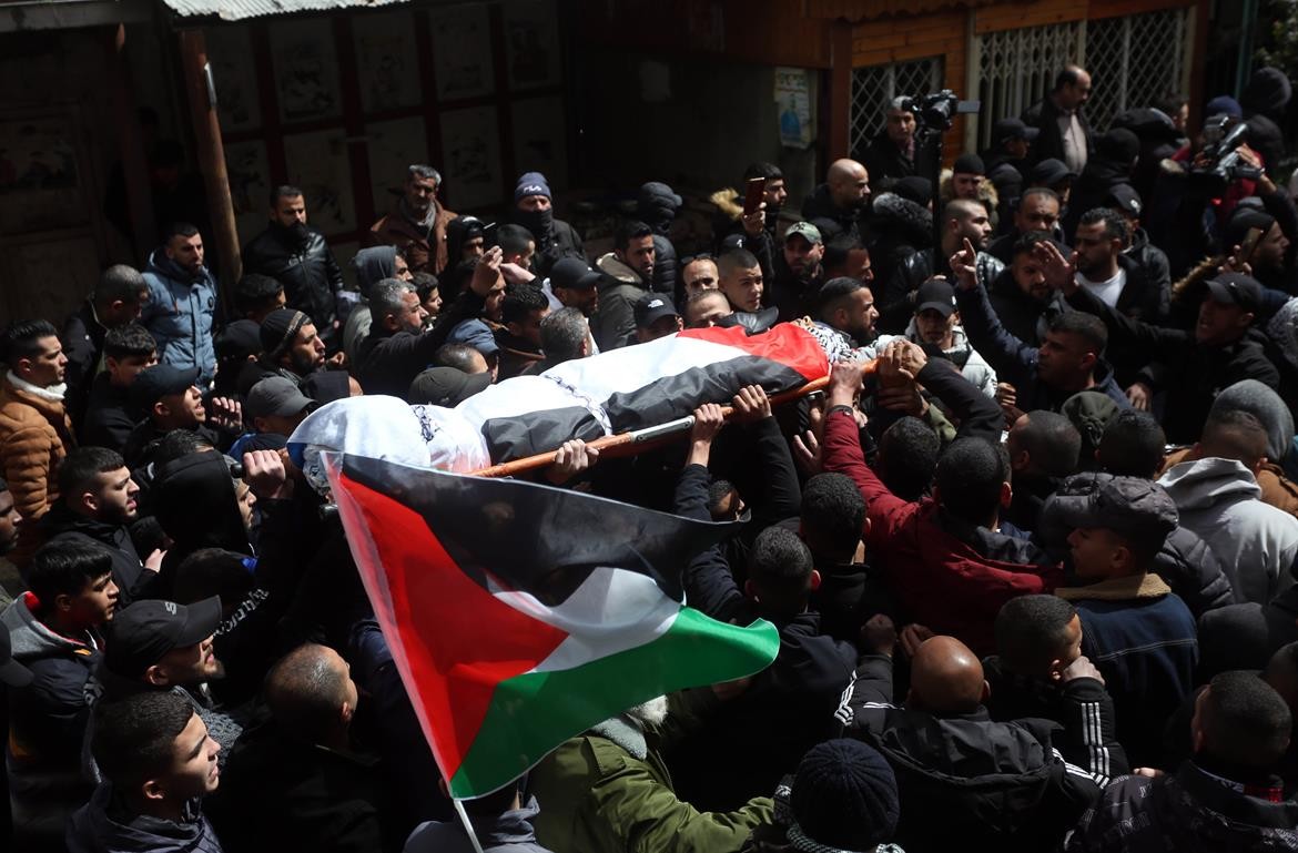 شييع جثمان الشهيد نادر ريان إلى مثواه الأخير في مخيم بلاطة شرق نابلس