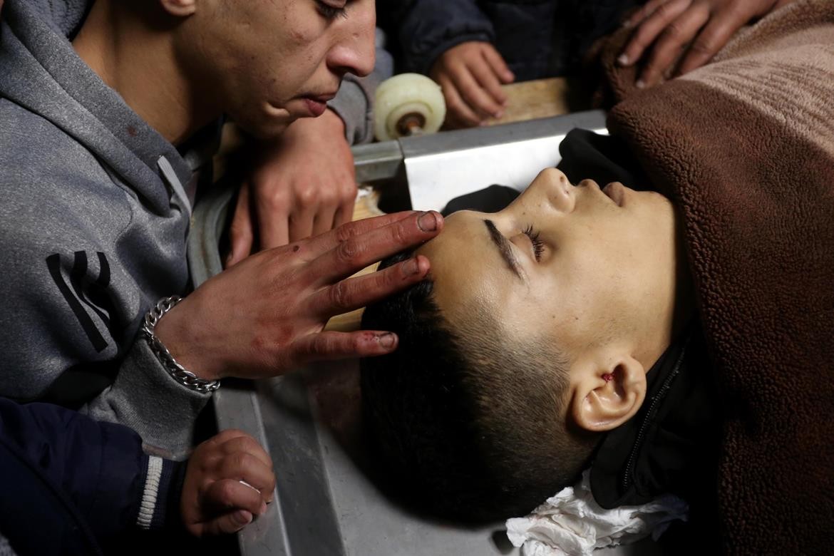 جماهير نابلس تشيع جثمان  نادر ريان إلى مثواه الأخير