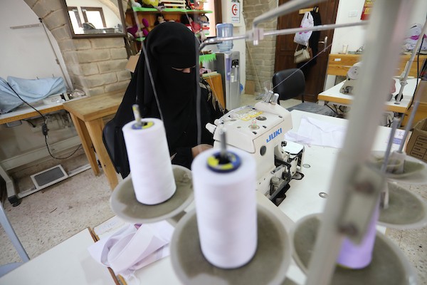 نساء فلسطينيات يعملن في صناعة الدمى لتعزيز دورهن في سوق العمل 3.jpg