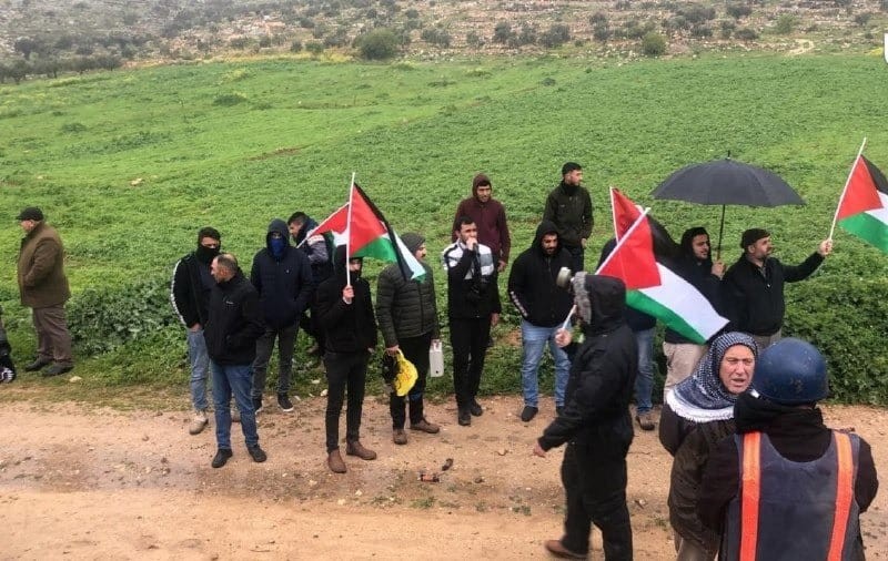 مواجهات بين المواطنين وقوات الاحتلال في بلدة بيت دجن شرق نابلس.jpg