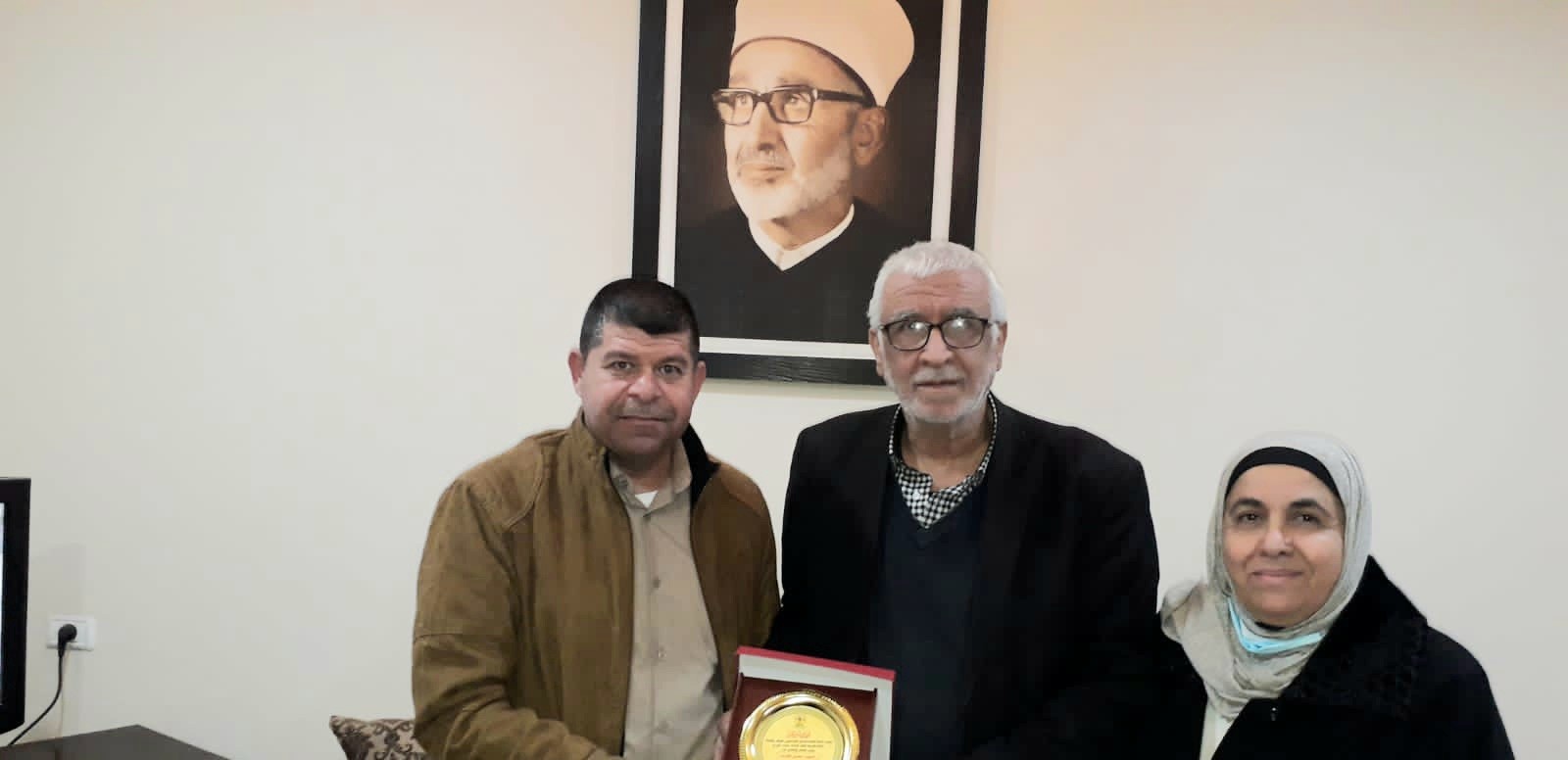 التجمع الفلسطيني للوطن و الشتات يزور و يكرم رجل الأعمال محسن هاشم الخزندار   ..