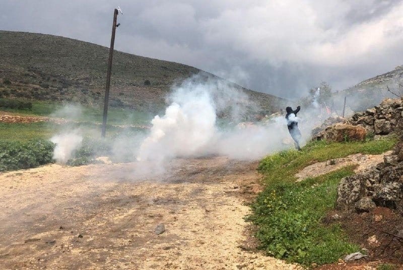 مواجهات بين المواطنين وقوات الاحتلال في بلدة بيت دجن شرق نابلس 5.jpg