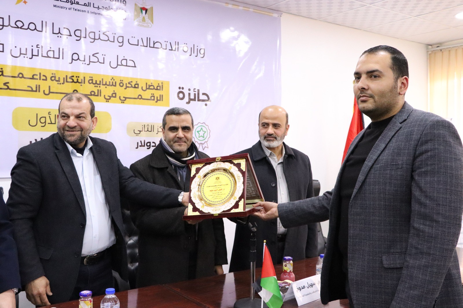 الاتصالات تعلن عن الفائزين بجائزة أفضل فكرة شبابية إبداعية داعمة للتحول الرقمي في العمل الحكومي 4.jpg