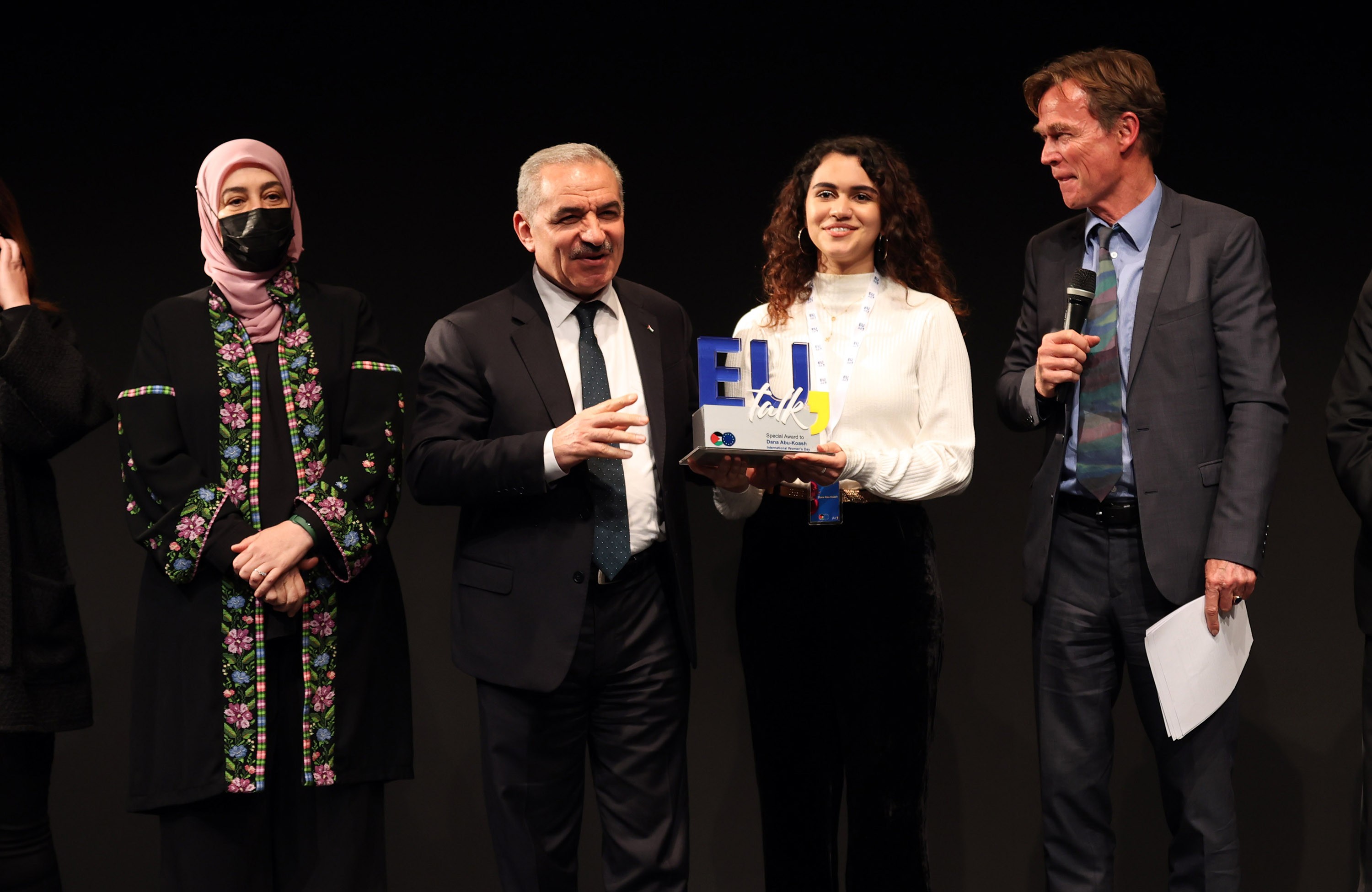 حفل تكريم عدد من الفلسطينيات الرائدات والمبدعات بمناسبة يوم المرأة تصوير شادي حاتم 9.jpg