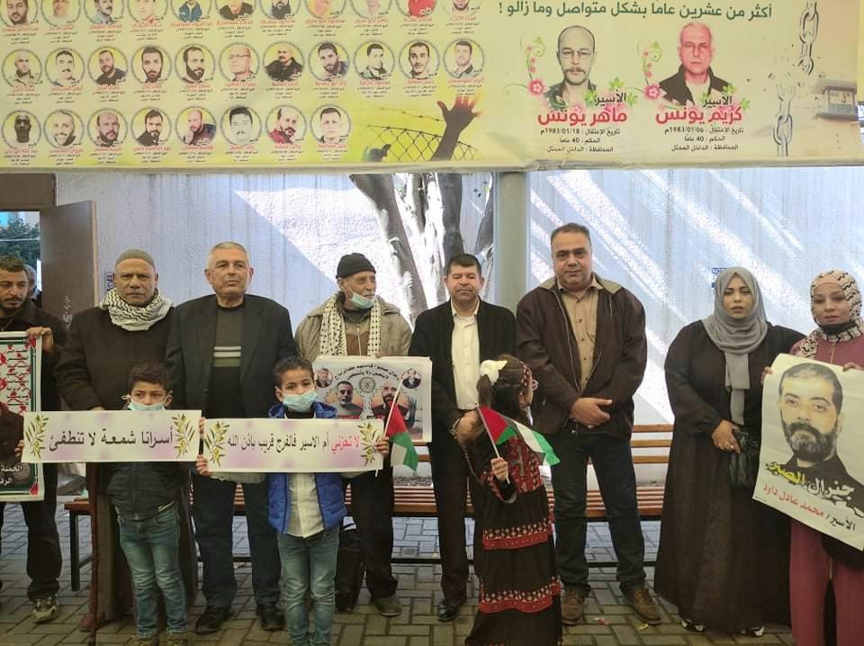 التجمع الفلسطيني للوطن و الشتات في وقفة تضامنية مع الأسرى أمام الصليب الأحمر في غزة   3.jpg