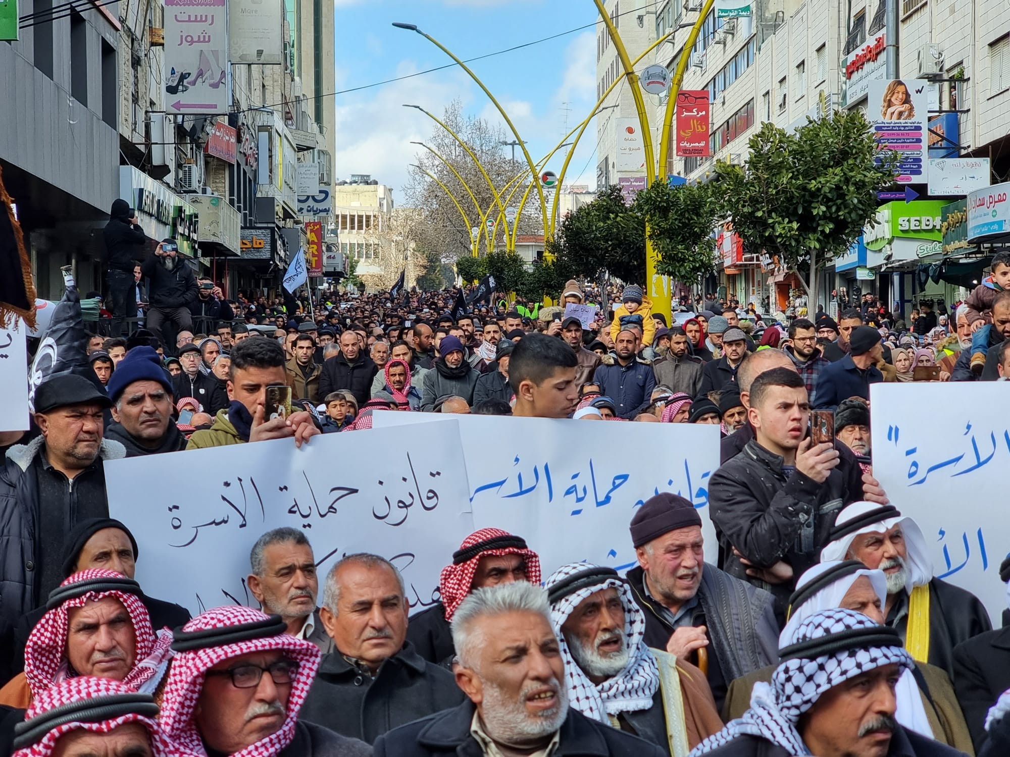 أنصار حزب التحرير الفلسطيني يتظاهرون ضد قانون سيداو في مدينة الخليل 1.jpeg