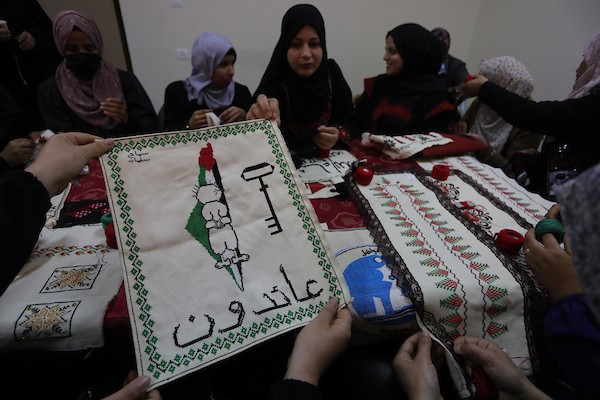 سيدات فلسطينيات يبدعن بتعلم فنون التطريز في دير البلح وسط القطاع 14.jpg