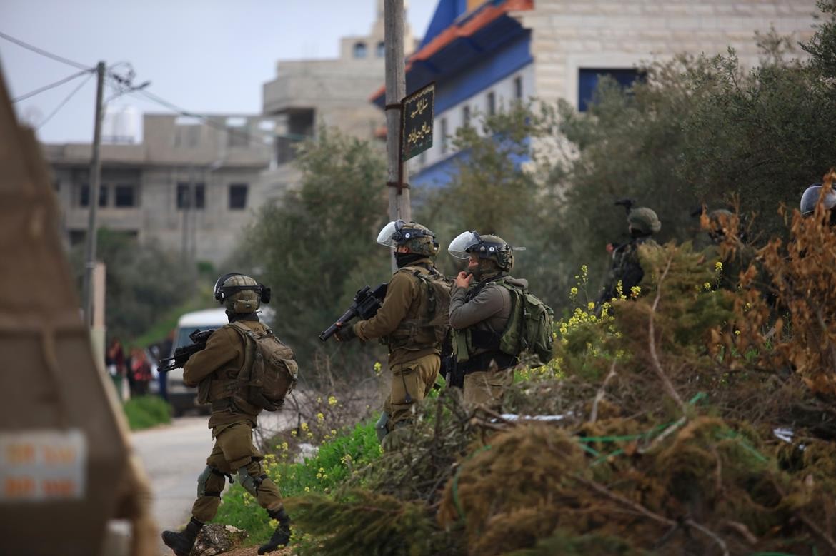 مواجهات وإصابات خطيرة اثناء انسحاب قوات الاحتلال الاسرائيلي من بلدة السيلة الحارثية بعد هدمها منزلين