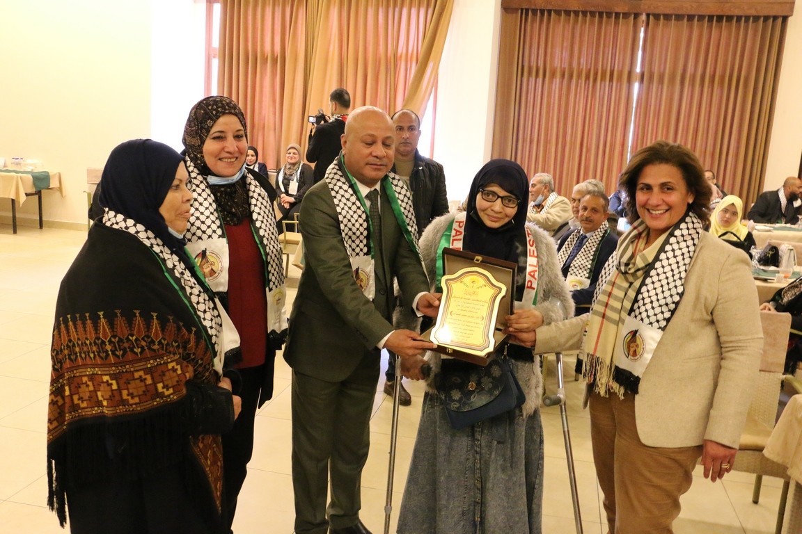 حفل نظمته دائرة شؤون اللاجئين لتكريم الكادر النسوي الناشط في مخيمات القطاع