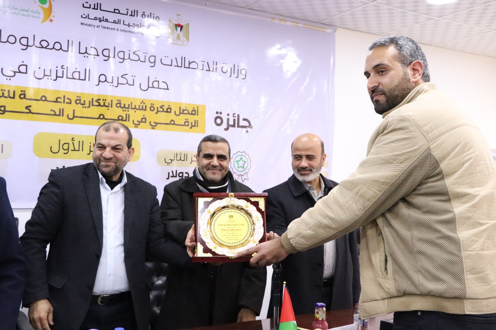 الاتصالات تعلن عن الفائزين بجائزة أفضل فكرة شبابية إبداعية داعمة للتحول الرقمي في العمل الحكومي 5.jpg