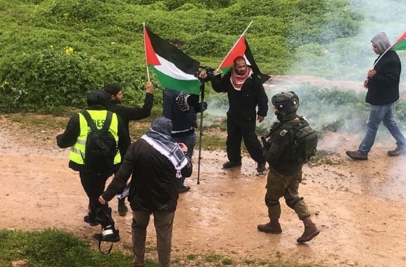 مواجهات بين المواطنين وقوات الاحتلال في بلدة بيت دجن شرق نابلس 2.jpg