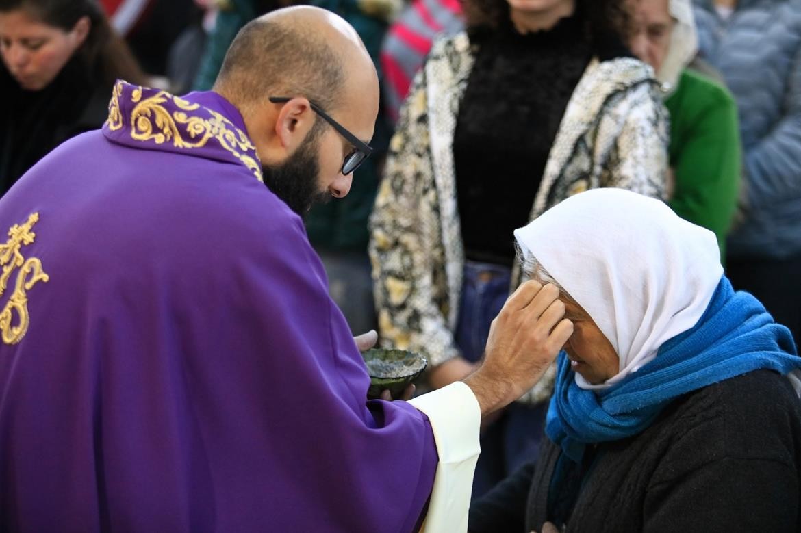 كنيسة سيدة الزيارة للاتين في بلدة الزبابدة جنوب شرق جنين تحتفل برتبة 