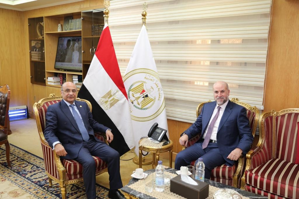 الهباش يبحث مع وزير العدل المصري.jpg