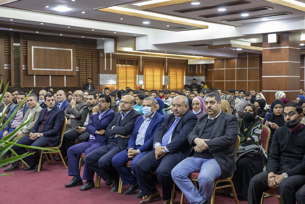وزارة الاتصالات تشارك في ملتقى تكنولوجيا التسويق والتجارة الالكترونية بالكلية الجامعية