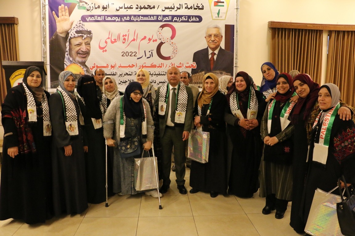 حفل نظمته دائرة شؤون اللاجئين لتكريم الكادر النسوي الناشط في مخيمات القطاع