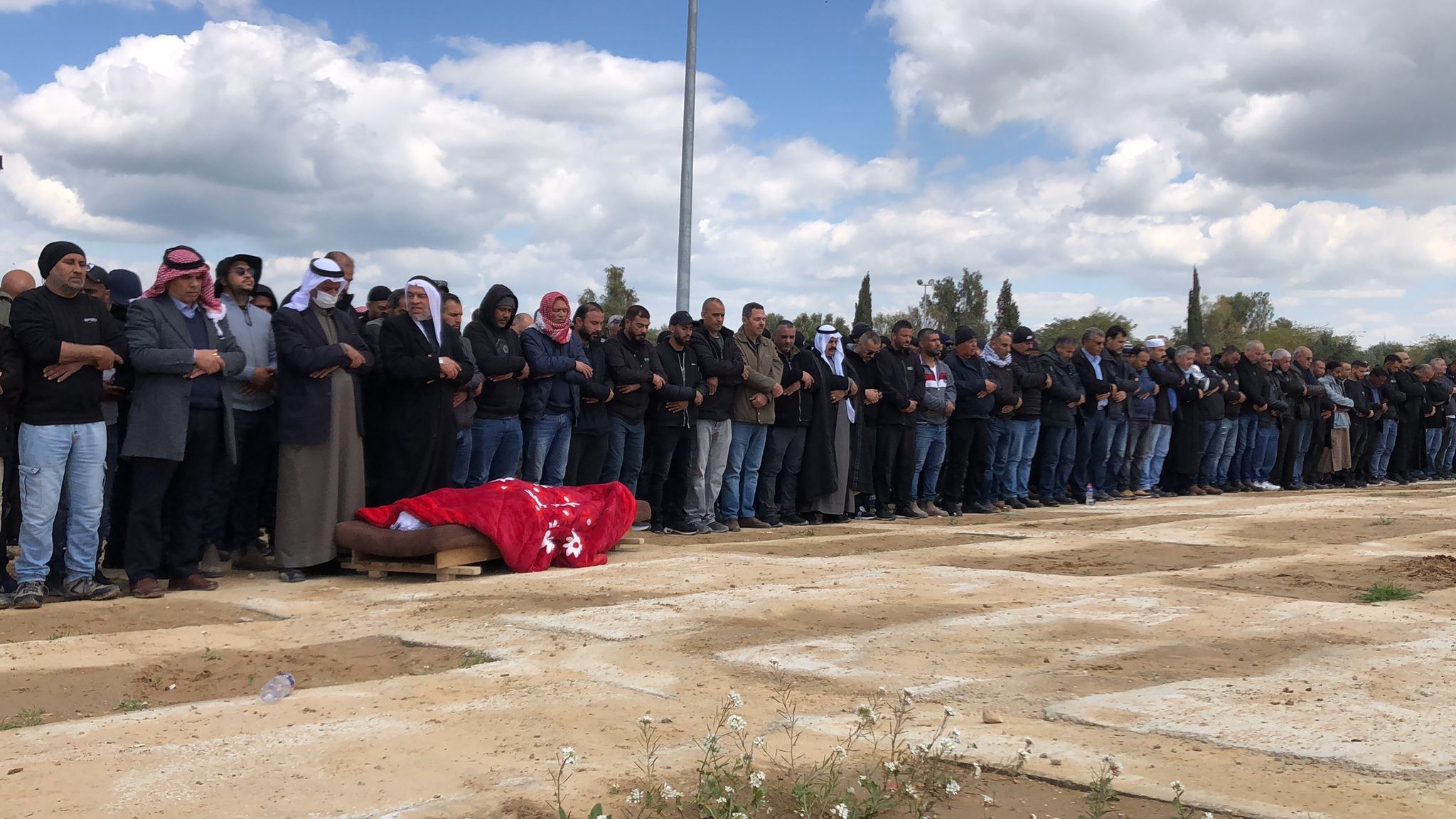 جنازة الشهيد سند الهربد في رهط، اليوم (عرب 48)  6.jpg