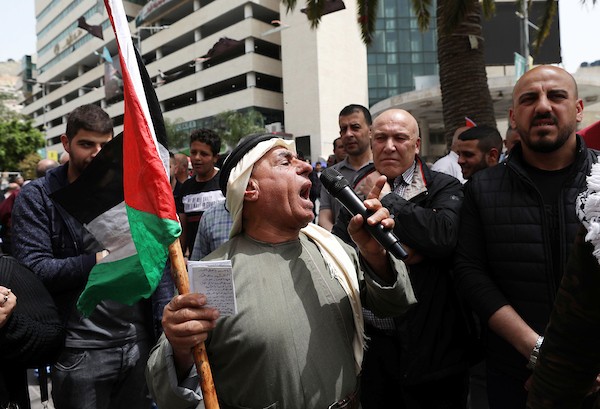 فلسطينيون يشاركون في مهرجان في مدينة نابلس دعما للاسرى والقدس في يوم الاسير الفلسطيني