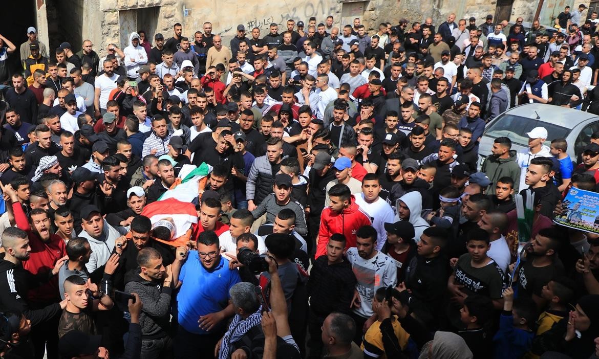 جنين - تشييع جثمان الشهيد محمد زكارنة ( 17 عاماً ) إلى مثواه الأخير