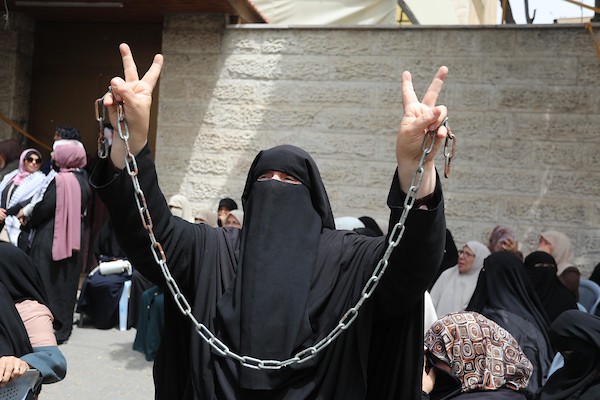 فلسطينيون يشاركون في مهرجان في مدينة نابلس دعما للاسرى والقدس في يوم الاسير الفلسطيني