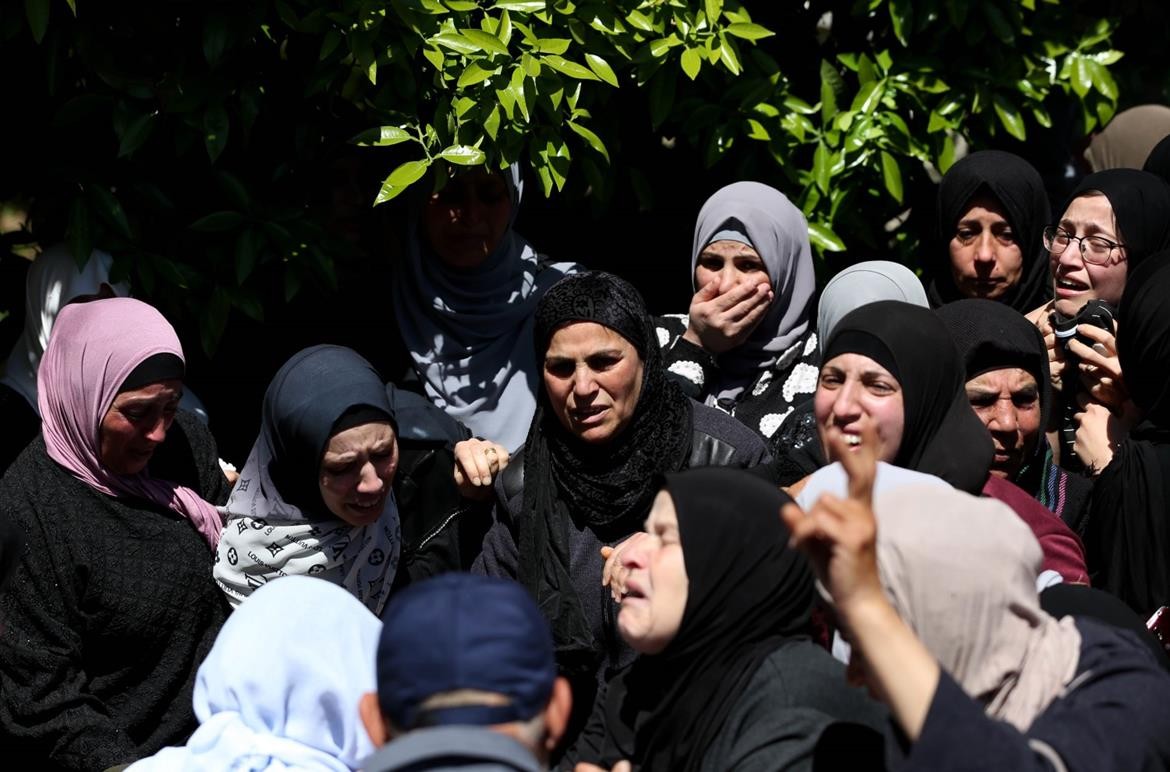 تشييع جثمان الشهيد مصطفى ابو الرب لمثواه الاخير في قرية مسلية قرب جنين (2).jpg