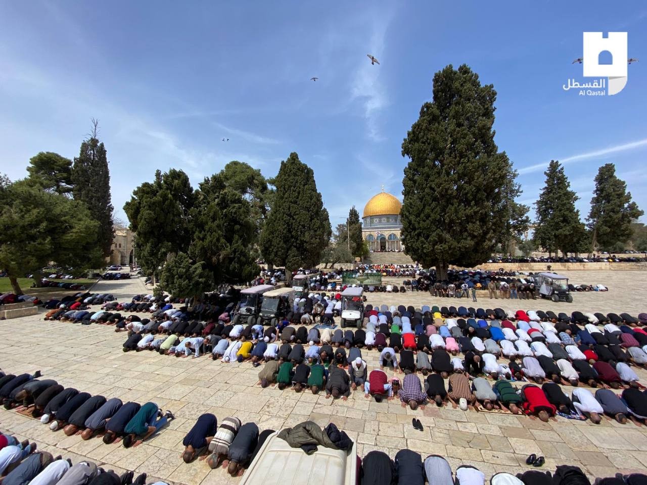 الآلاف يؤدون صلاة الجمعة الأخيرة قبل حلول شهر رمضان في ساحات ومصليات المسجد الأقصى المبارك 8.jpg