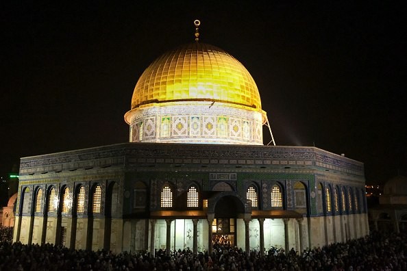 أجواء ليلة القدر في المسجد الأقصى (Getty Images) 11.jpg